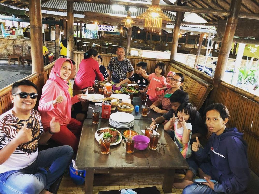 Lesehan Berkah Ibu Wartim: Kenikmatan Rumahan yang Menggugah Selera di Cilacap